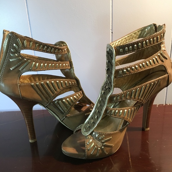 Shoes - Picture 1 of 8